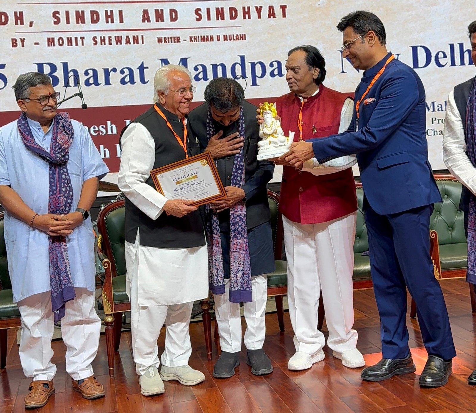 झूलेलाल सेवा अवार्ड से सम्मानित किए गए समाज सेवी ईश्वर झामनानी