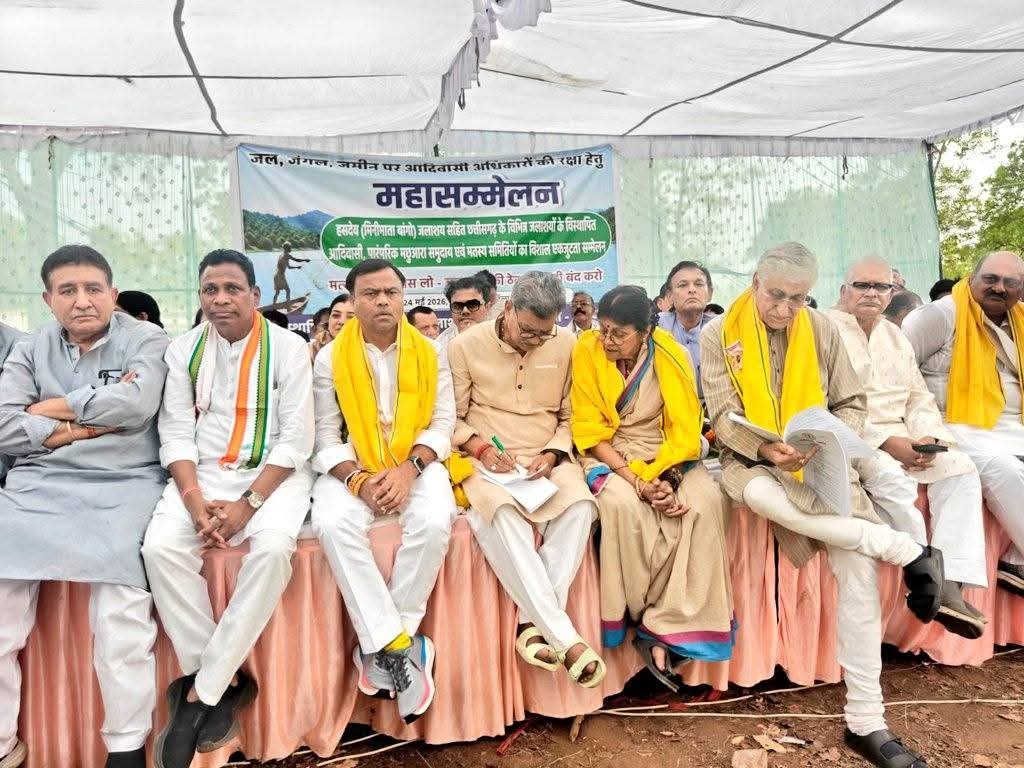 मछुआरा समुदायों और मत्स्य समितियों के अधिकारों की लड़ाई में हम उनके साथ बोले डॉ महंत