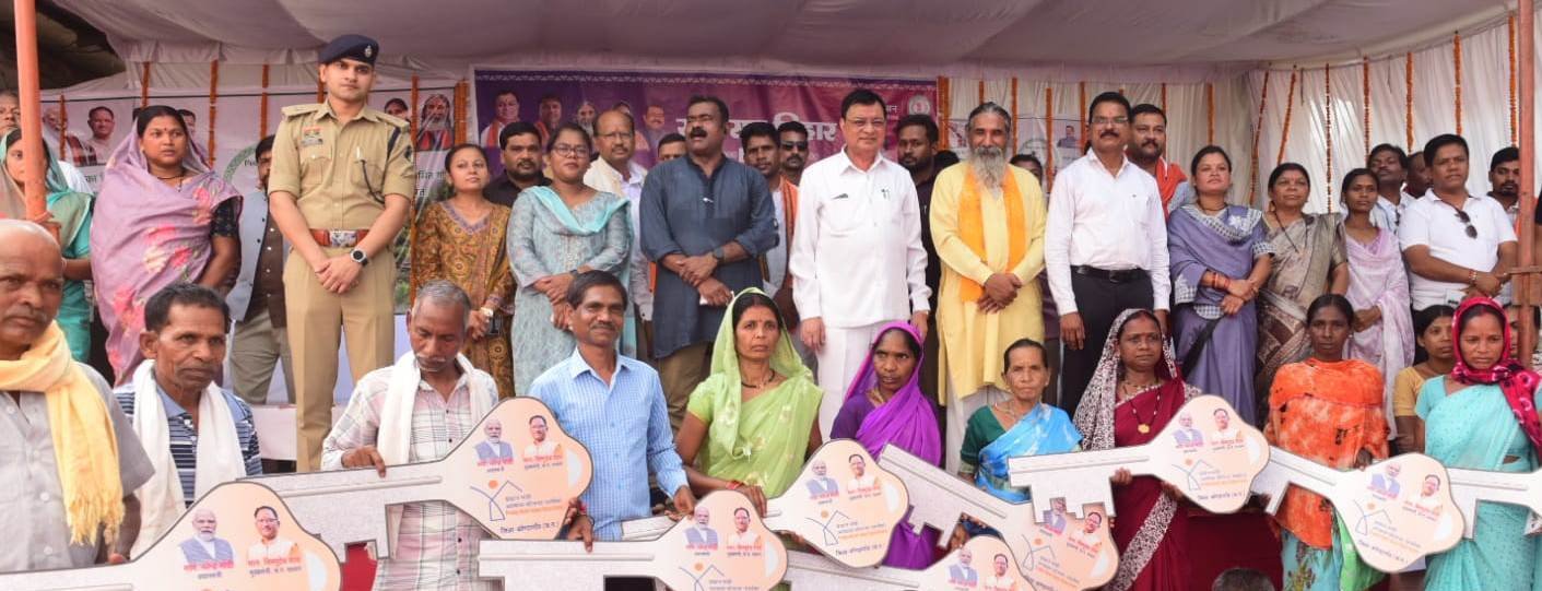 जिले के प्रभारी मंत्री लखनलाल देवांगन सहित सांसद-विधायक शामिल हुए सुशासन तिहार में