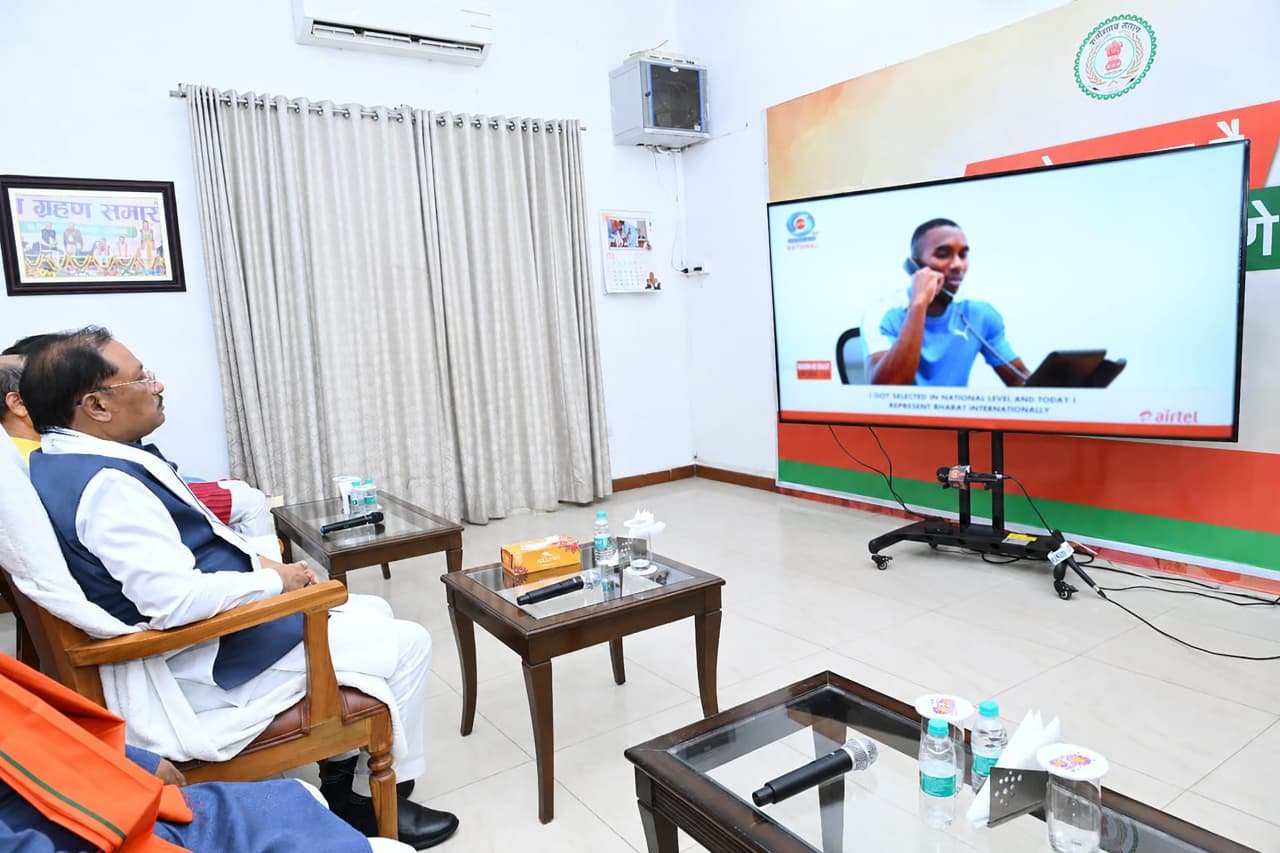 मन की बात में गूंजा छत्तीसगढ़ का गौरव: मुख्यमंत्री  विष्णुदेव साय ने कहा – यह प्रदेश की प्रतिभा और विरासत को राष्ट्रीय सम्मान मिलने का पल